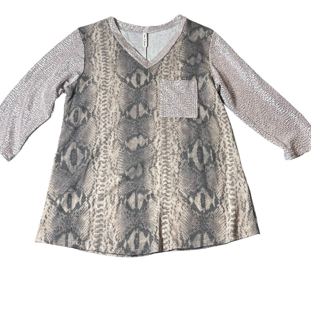 Now N Forever Top Women Small Multicolor Snakeskin Sequins V Neck 3/4 Sleeve NEW